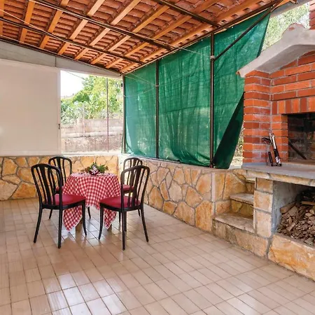 Two-bedroom Holiday In Jelsa *