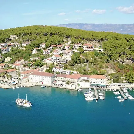 Two-bedroom Holiday In Jelsa Елса